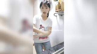 G3x2x - Em Học Sinh Mồ Côi Ba Mẹ Từ Nhỏ Phải Khoe Lồn Để Có Tiền Đóng Tiền Học