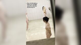 Rủ Con Bạn Thân Đi Bơi Xong Đặt Cam Quay Lén Lúc Nó Tắm Tráng Trong Nvs Nữ