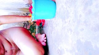 Gái xinh lồn thâm đen xì tự quay tắm thủ dâm cho bạn trai xem