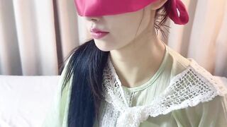 Bịt mắt đụ e vú bự lồn khít
