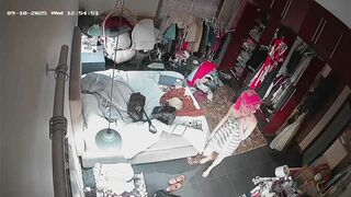lại tiếp tục em tây