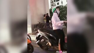 Quay lén cặp đôi đụ giữa đường xá đông đúc
