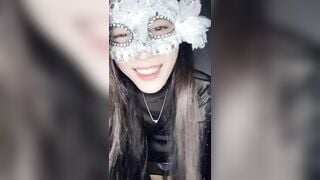 Cáo xinh nhảy sexy lộ vú