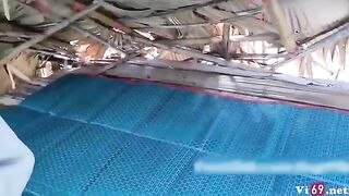 Loạn luân Anh họ địt em gái ở chòi khi đi giữ vườn sướng vl ra