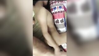 Đang móc lồn thì thg bạn vào, Nên quay vidoe cho nó djt lút cán