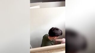 Thằng bạn cùng đơn vị được em méng đến thăm