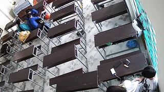 Học sinh vô tư quan hệ trong lớp học