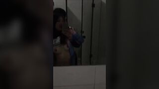 E sinh viên du lịch đi rửa mặt bị thg bạn bóp vú sờ lồn đè ra hấp diêm