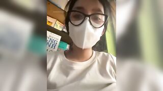 Em học sinh love 10 lén lút thủ dâm tại nhà sách
