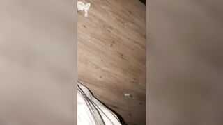Địt em mình dây lồn đầy dâm thủy