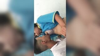 Học sinh *** ₫ụ nhau trong trường
