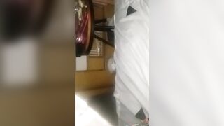 Chị gái lén bú cu thằng em lúc ngủ