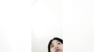 Em gái lồn non