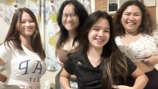 mấy em gái thi nhau khoe vú em nào cũng khủng