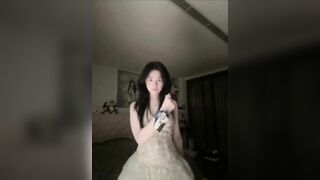 Mẹ sợ đi làm ở nước ngoài không hòa nhập được =)))