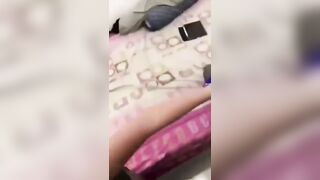 Kéo em gái vào phòng sờ vú trộm mà không được