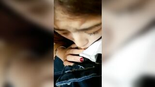 Học sinh lét lút trong lớp học