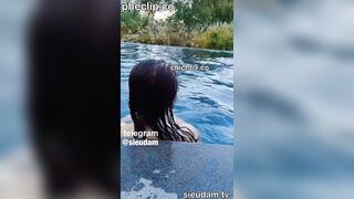 Được bà cô rủ đến tắm bể bơi nhìn vú cô ngon quá
