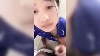 Học sinh trường nào đây  nứng quá chơi nhau luôn trong lớp học thế này Mấy e hs bây h