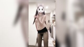 Nhưng điệu nhảy sex của các cô gái 8