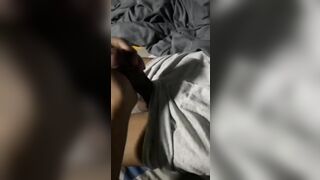 bú cu e trai lúc ngủ bắn tinh đầy mồm p1