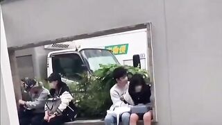Móc lồn người yêu giữ chốn đông người