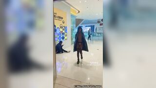 P2 Em loli gạ chịch với người trong TTTM sau đó khoẻ thân đi dạo