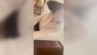 Em thư ký giám đốc kính cận bú cặc sếp tai văn phòng