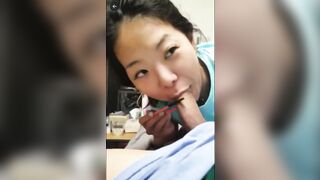 Lấy đũa gắp con cặc tây bú mút kích thích ngon ngọt dâm đãng