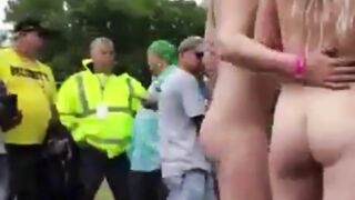 Hậu trường chụp ảnh sex ở ngoài đường vú to lồn dâm