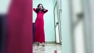 Cô giáo Mường Khe, Thử áo dài cho học sinh djt lút cán lộ clip