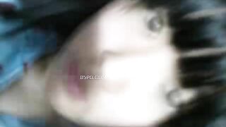 Em gái non tuổi dậy thì