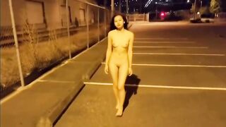 Những cô gái khoe lồn nơi công cộng 7
