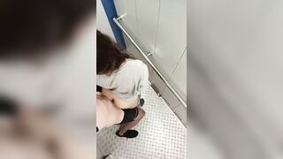 Bú cặc chịch nhau trong thang máy bị phát hiện