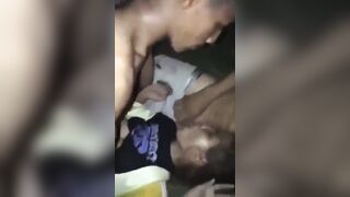 Mấy thằng Ấn Độ hấp dâm em sinh viên mình dây bắn tình đầy lồn với mồm ngập tinh