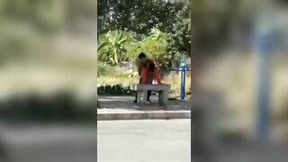 Đang địt nhau public thì bị người dân lao vào đánh hội đồng vì tưởng hấp diêm