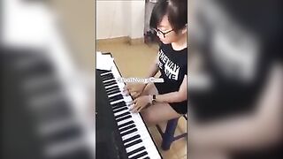 Địt con bạn thân 2k1 làm giáo viên dạy đàn