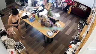Hack cam quay lén phòng livetream bán hàng onl P2 cặp vú quá đã