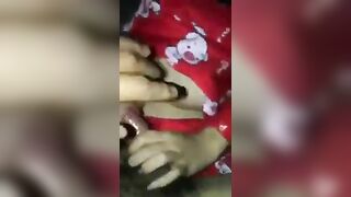 Bắt e học sinh áo Doraemon Bú cu sờ vú mà ko dám djt vì mẹ ngủ cạnh