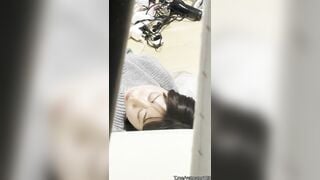 Quay lén em gái vừa xem sex vừa thủ dâm