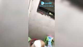 Quay lén E sinh viên Tắm, Vừa móc lồn vừa hát rên Dâm đãng vl