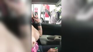 Bị ông bán xăng bóp dú
