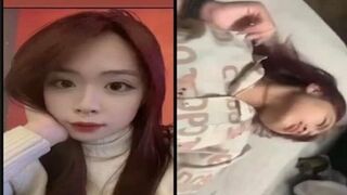Tú Uyên rên khe khẽ sợ hàng xóm biết đang địt bạn trai