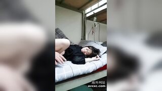 Dụ được em ghệ mới quen rồi chuốc say đưa về kí túc xa quan hệ tình dục