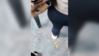 Xuất tinh lên mông e gái ngoài đường