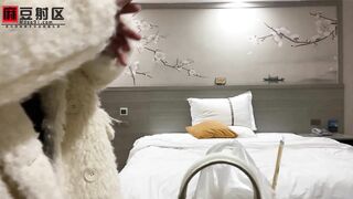 Em gái Trung Quốc bán dâm rồi bị quay lén