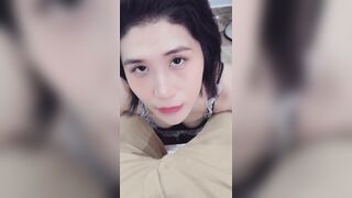 Bắn tinh vào miệng e my ladyboy