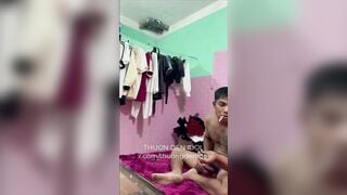 Full 30 phút, Thương thg bạn tự sục cu, Con bạn lấy tay sục cho djt nhau luôn