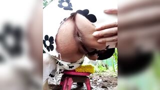 Nịnh mãi em mới ra vườn tự sướng cho 1 video