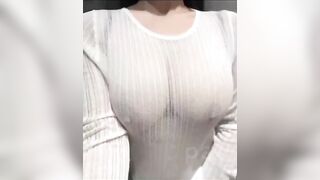 Cô gái khoe lồn nơi công cộng 8